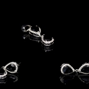 Conjunto de pendientes y colgante en oro blanco 18K con zafiros y diamantes