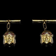 Gemelos de oro amarillo de 18 kt con esmaltes y brillantes