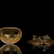 Pareja de figuras de bronce 