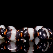 Bracelet with nine black and white Hetian jade beads, Qing dynasty