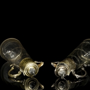 两只维多利亚风格的酒壶，19世纪。