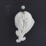 白玉双鱼吊坠