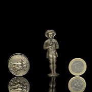 两只浮雕银质药盒，20世纪