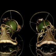 Pareja de quinqués de vidrio y bronce Art Noveau, Europa, c. 1900