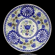 一对瓦伦西亚釉面陶瓷盘，20世纪