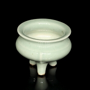 Incensario trípode de cerámica celadon, Longquan, dinastía Ming