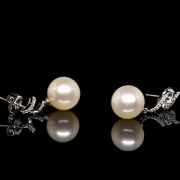 Pendientes perlas en oro blanco de 18 kt y diamantes