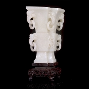 Jarrón romboidal de jade blanco, dinastía Qing