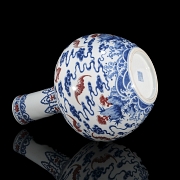 Jarrón globular de porcelana 