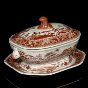 Sopera con bandeja de porcelana, s.XX