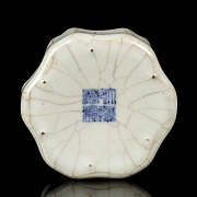 Recipiente hexagonal con esmalte Geyao, con marca Qianlong