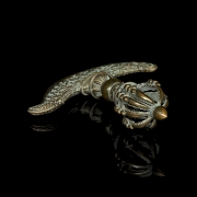 Elemento de ritual de bronce 