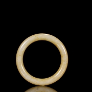 Esclava de jade blanco tallado, estilo Ming