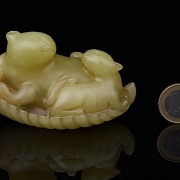 Figura de jade amarillo