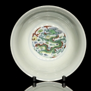 Glazed porcelain bowl ‘Dragons among clouds’, with Yongzheng seal - 4