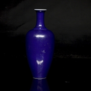 Blue enameled porcelain vase, with Qianlong seal - 2