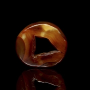 Colgante de ágata tallada, dinastía Zhou