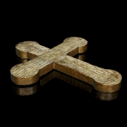 Cruz de madera tallada 
