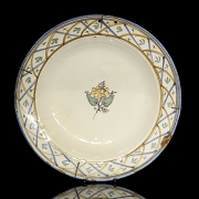 三件彩釉陶瓷盘，20世纪 - 3