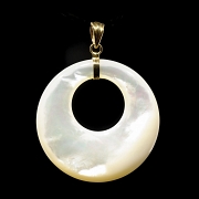Colgante con nácar natural y oro amarillo de 18K