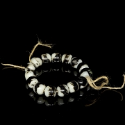 Bracelet with fifteen jade beads, Qing dynasty - 4