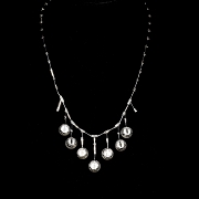 Collar de oro blanco de 18k con perlas y diamantes