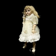 Muñeca rubia de porcelana, Europa, ca. 1885-1895