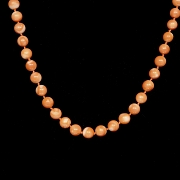 Collar de oro con cuentas de coral