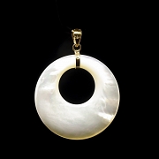 Colgante con nácar natural y oro amarillo de 18K