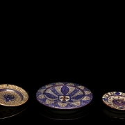 三件陶瓷盘《金属反射》，20世纪