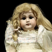 Muñeca rubia de porcelana, Europa, ca. 1885-1895