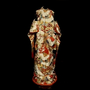 Uchikake matrimonial de seda bordada, s.XXI - 6