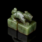 Sello doble de jade verde espinaca “Animal mítico”, dinastía Qing