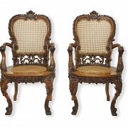 两把路易十五风格的藤编扶手椅，19世纪