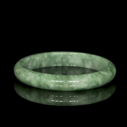 Brazalete de jadeíta tallada, s.XX