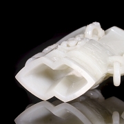 Jarrón romboidal de jade blanco, dinastía Qing