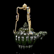 Tetera de jade espinaca y soporte cloisonné, con sello Qianlong
