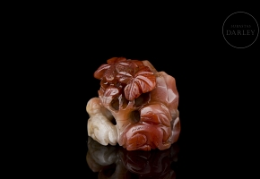 Carved Nanhong agate ‘Rabbits and leaves’, Qing dynasty