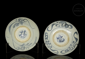 Two large glazed ceramic bowls, Ming dynasty