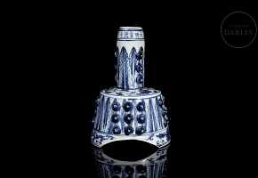 Blue and white porcelain ritual bell, with Xuande mark