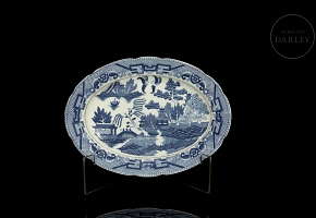 椭圆柳叶纹蓝瓷托盘，十九世纪