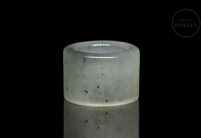 Anillo de arquero de jade blanco tallado, s.XX