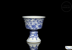 Small glazed porcelain cup ‘Lotus’, with Liaqing mark