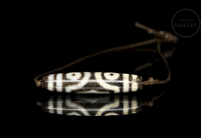 Agate ‘Dzi’ pendant, Tang style