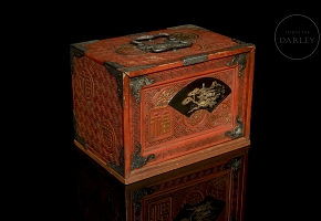 Carved and lacquered wooden box, Qing dynasty