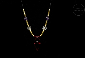 Collar de cuentas de cuarzo de colores, dinastía Liao