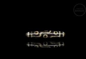 Agate Dizi bead with silver fittings, Tang dynasty