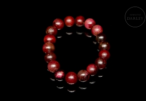 Eighteen-bead red jade bracelet, Ming dynasty