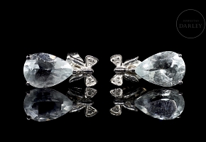 18k white gold earrings with aquamarines and diamonds