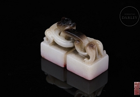 Double white jade seal ‘Dragon’, Qing dynasty